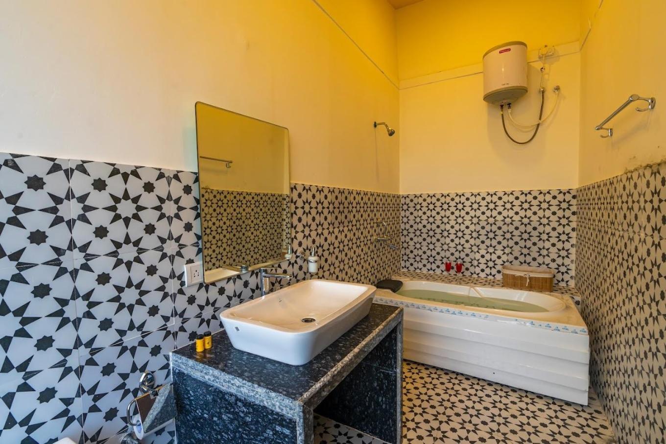 Amazonika Boutique Resort Arpora Buitenkant foto